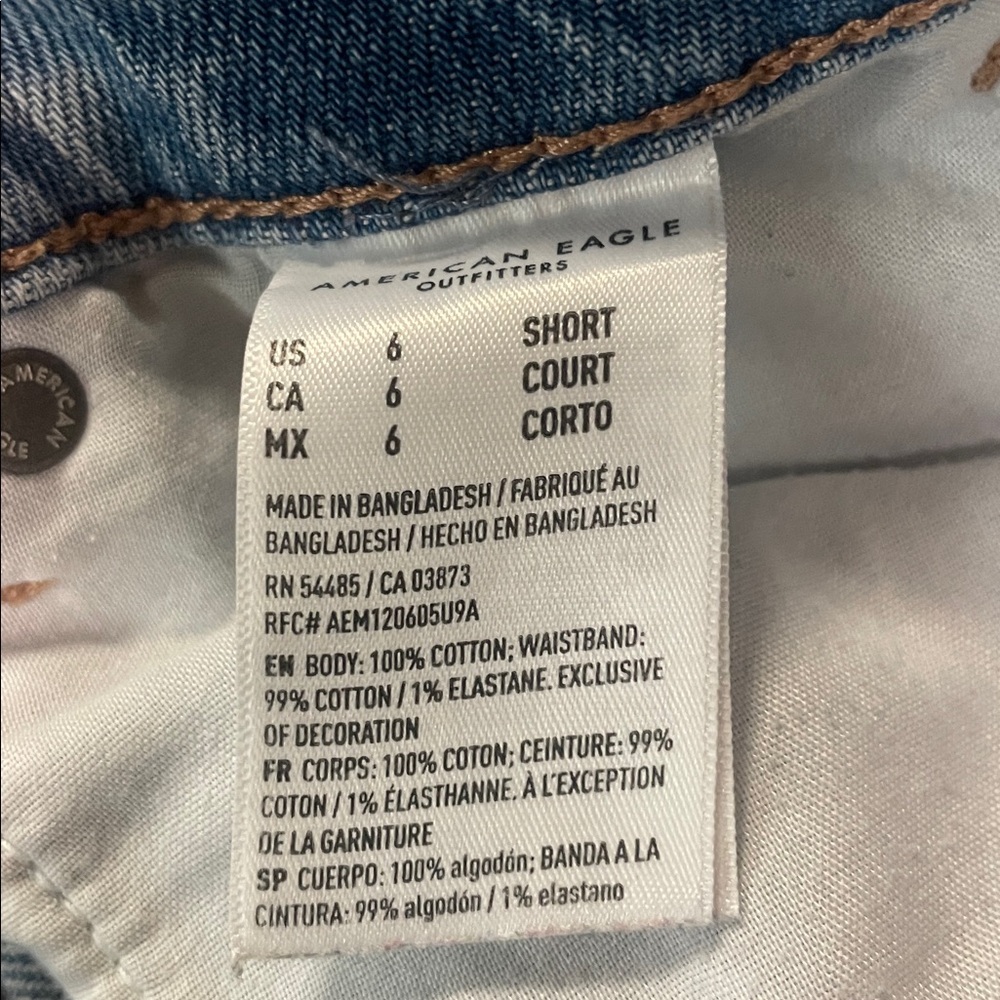 American Eagle Outfitters Blue Denim Mom Straight Ripped Jeans Size 6S | NWOT - Picture 8 of 8